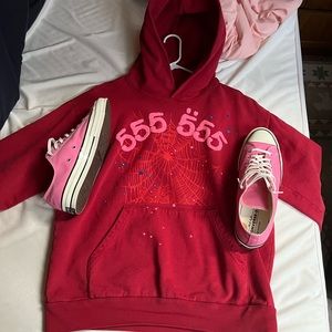 SP5DER Hoodie and pink Chuck Taylor’s